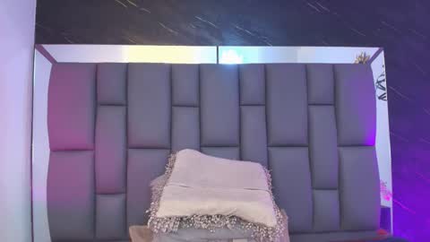 Mia online show from February 26, 2026, 12:04 pm