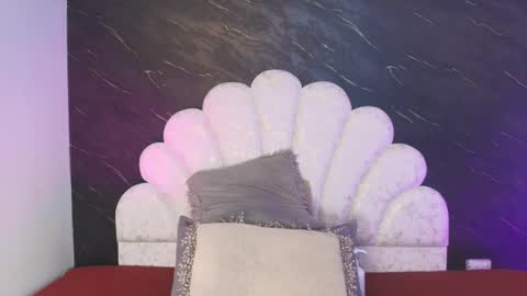 Mia online show from April 1, 2026, 12:06 pm