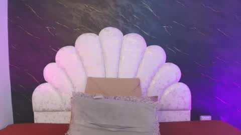 Mia online show from April 9, 2026, 12:10 pm