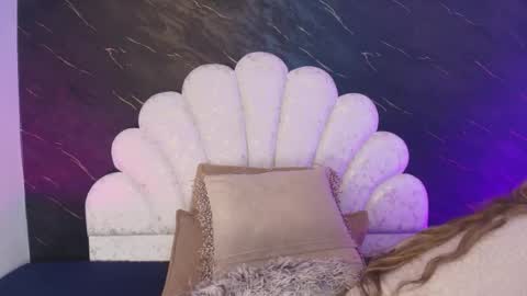 Mia online show from April 16, 2026, 12:06 pm