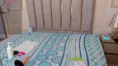 miaaffox online show from January 10, 2026, 7:37 pm