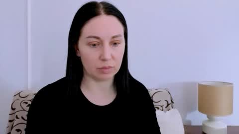 Mia online show from April 10, 2026, 3:28 pm