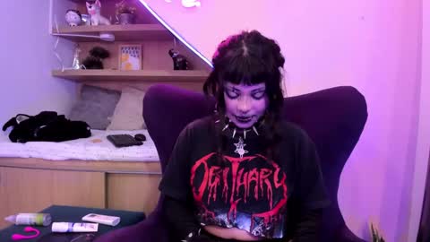 Mia online show from February 1, 2025, 6:40 pm