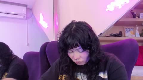 Mia online show from November 15, 2025, 3:26 am