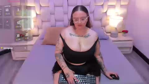 Snapshot of miaandmolly_ chatting on September 27, 2025, 4:12 pm mia red hair molly short hair online show from September 27, 2025, 4:12 pm
