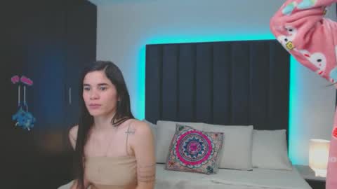 miaandnaty1 online show from January 3, 2025, 7:06 am