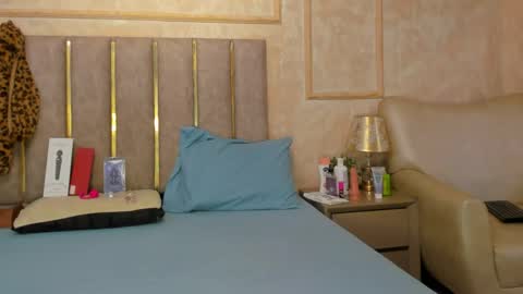 Miaasummer online show from April 13, 2026, 11:37 am