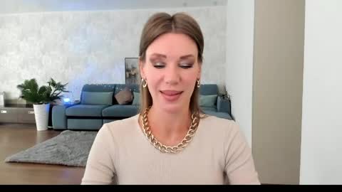 Mia online show from June 4, 2026, 5:02 am
