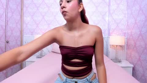 Mia online show from June 14, 2026, 2:24 am