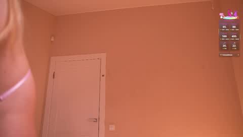 miablueye online show from April 15, 2026, 3:52 pm