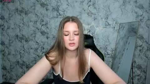 Mia online show from June 17, 2026, 11:01 am