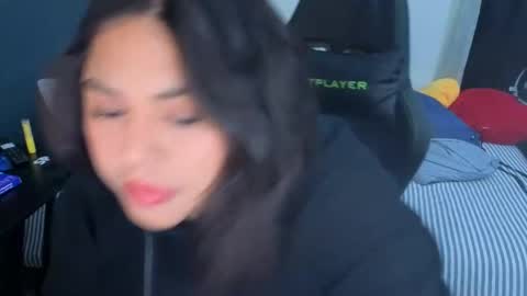 Mia online show from March 15, 2026, 11:33 pm