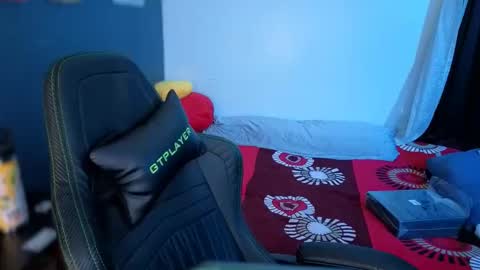 Mia online show from April 13, 2026, 2:28 am