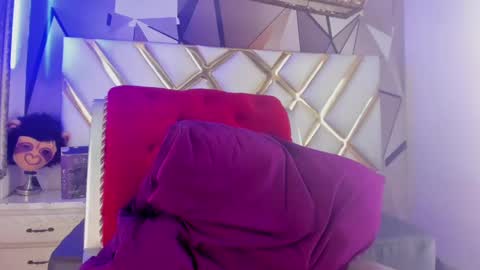   online show from February 28, 2025, 3:37 pm