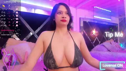 Mia online show from December 2, 2025, 1:44 am