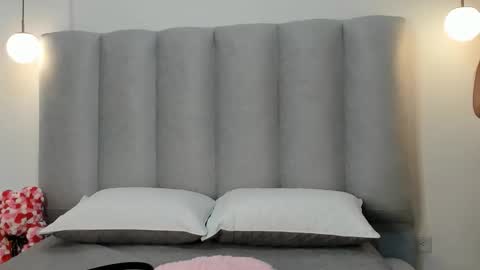 miacleark online show from November 14, 2025, 1:43 pm