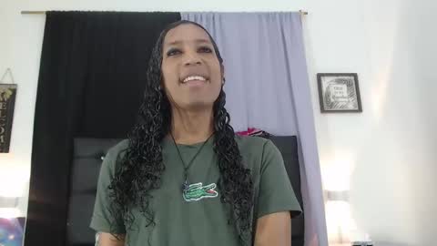 MiaCoock online show from November 22, 2025, 12:26 pm