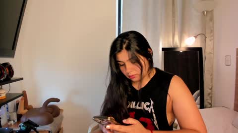 IG Yojanagomez  online show from February 6, 2025, 9:06 pm