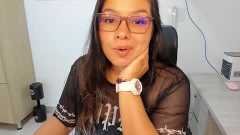 IG Yojanagomez  online show from March 1, 2025, 4:44 pm