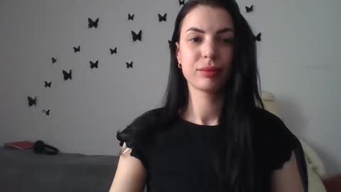 Mia online show from May 19, 2026, 9:32 pm