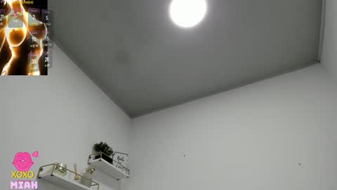 Miah Collins online show from November 26, 2025, 11:33 am