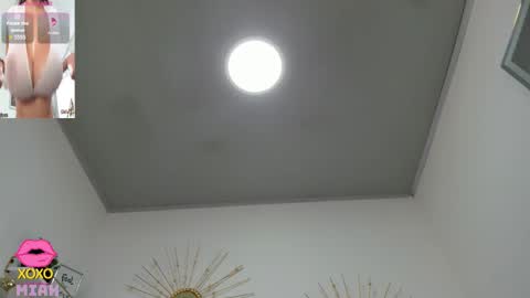 Miah Collins online show from December 16, 2025, 7:52 pm