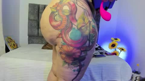 miah new independent model acount online show from October 23, 2025, 5:29 am