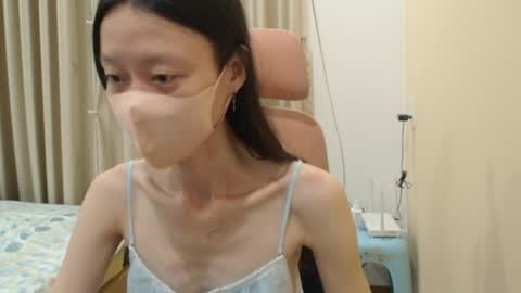 miahchan68 online show from April 6, 2026, 4:52 pm