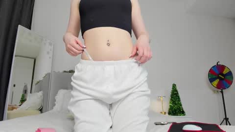 milanaaaa online show from January 9, 2026, 4:21 pm