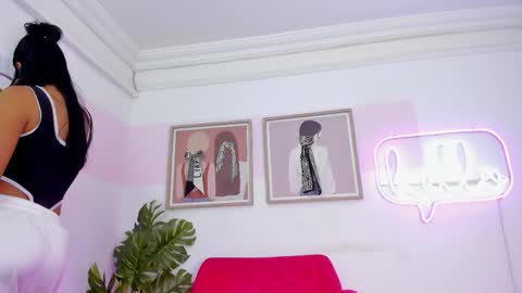 Mia Khalifa online show from December 2, 2025, 3:34 am