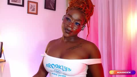 Snapshot of miaknox chatting on December 10, 2024, 11:19 pm Mia online show from December 10, 2024, 11:19 pm