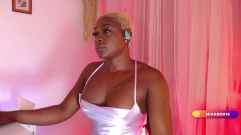 Snapshot of miaknox chatting on February 3, 2025, 9:08 am Mia online show from February 3, 2025, 9:08 am