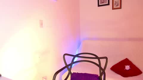 Snapshot of miaknox chatting on February 17, 2025, 9:03 am Mia online show from February 17, 2025, 9:03 am