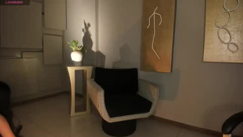 Call me Mia  online show from December 17, 2025, 7:09 pm