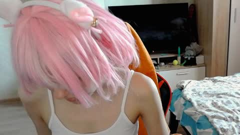 Mia online show from April 10, 2026, 7:24 am