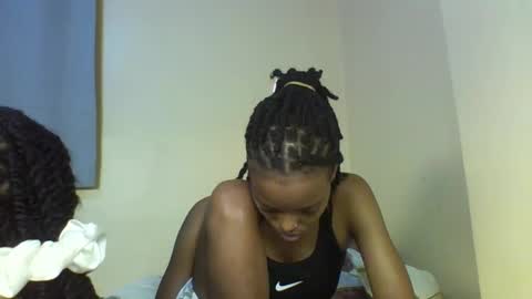 Snapshot of miami_muffin chatting on November 21, 2025, 1:04 am Muffin online show from November 21, 2025, 1:04 am