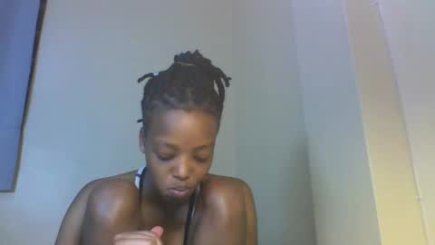 Snapshot of miami_muffin chatting on November 25, 2025, 12:21 am Muffin online show from November 25, 2025, 12:21 am