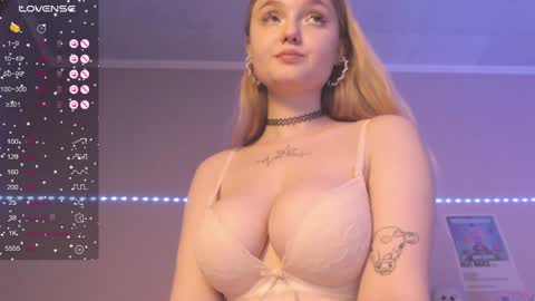 Snapshot of miamiameow chatting on January 8, 2025, 5:37 pm Mia online show from January 8, 2025, 5:37 pm