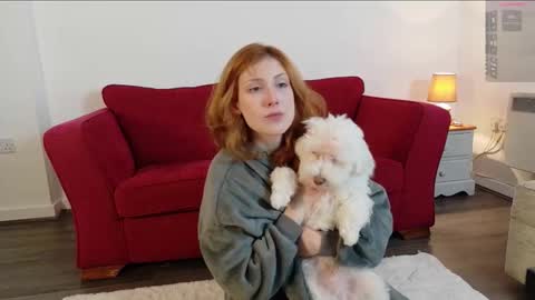 miamoon123 online show from February 5, 2026, 1:49 pm