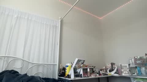 Mia online show from March 1, 2026, 10:34 pm