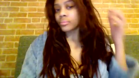 MiaMuffn online show from December 5, 2025, 8:23 am