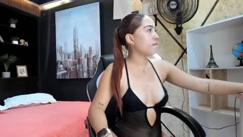 Snapshot of mianavarro_ chatting on May 28, 2026, 8:39 pm Mia online show from May 28, 2026, 8:39 pm