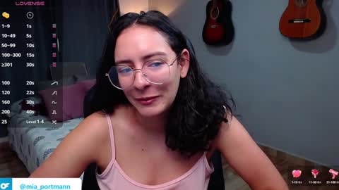 Snapshot of miaportman chatting on December 3, 2024, 12:06 pm MIAPORTMANN online show from December 3, 2024, 12:06 pm
