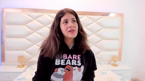 Snapshot of miaqueen021 chatting on January 30, 2025, 6:21 pm Sweetie Mia online show from January 30, 2025, 6:21 pm