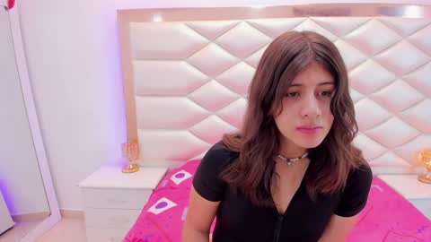 Snapshot of miaqueen021 chatting on March 3, 2025, 12:27 pm Sweetie Mia online show from March 3, 2025, 12:27 pm