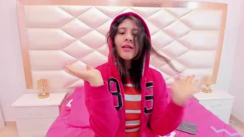 Snapshot of miaqueen021 chatting on March 12, 2025, 12:26 pm Sweetie Mia online show from March 12, 2025, 12:26 pm