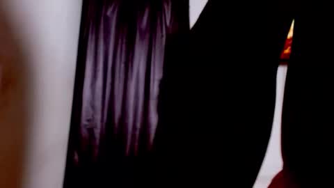 miasexy_latin online show from April 7, 2026, 10:05 am