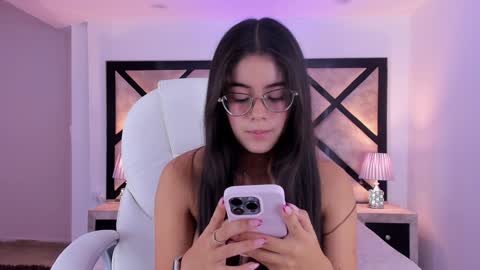 Mia online show from December 16, 2024, 9:41 pm