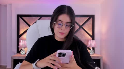 Mia online show from December 17, 2024, 10:11 pm