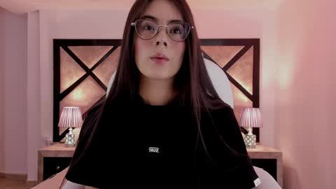 Mia online show from January 27, 2025, 7:24 pm